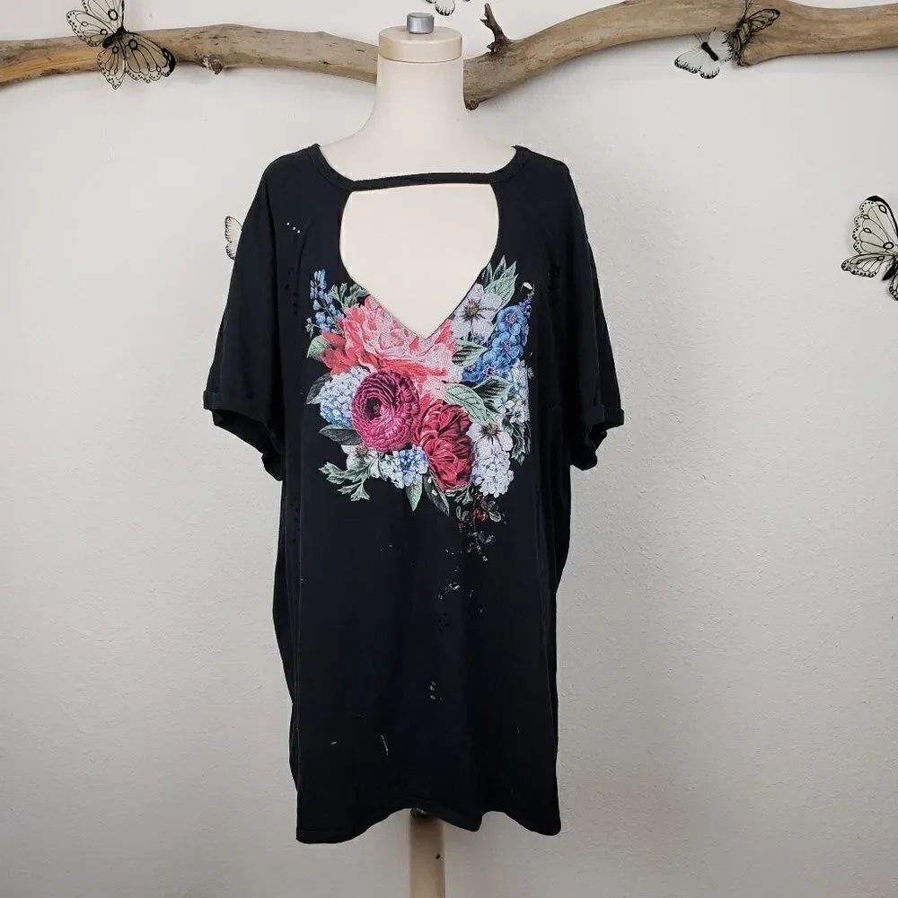Torrid distressed keyhole black and floral tee